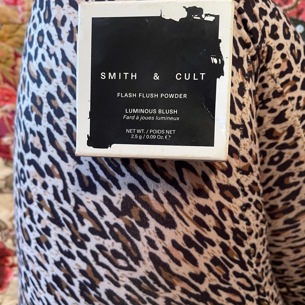 Smith and cult flash flush powder in cool pink💕❤️ - Picture 3 of 5